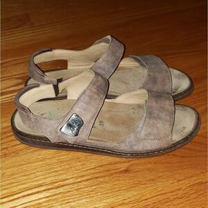 Mephisto tan leather sandals